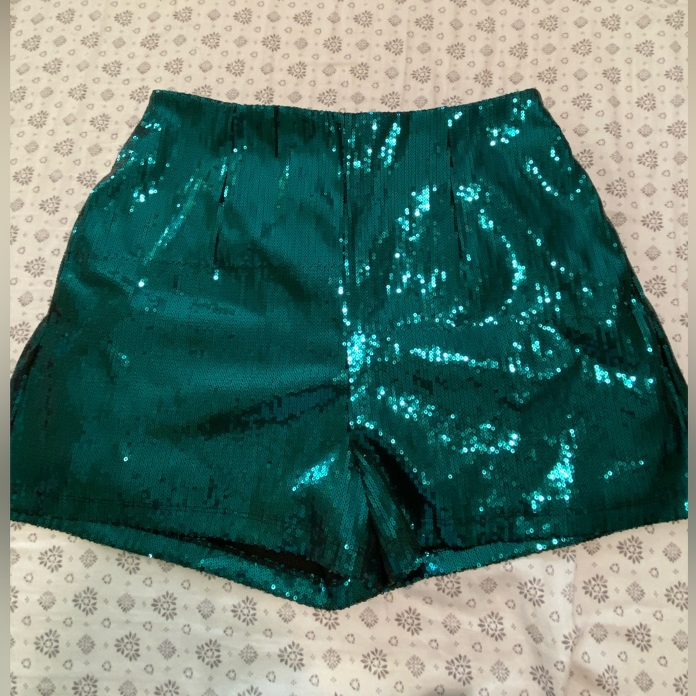 NWT Socialite Green Sequin Shorts. Size L.